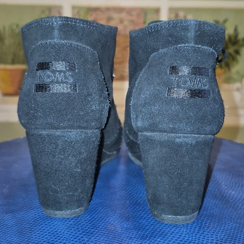 TOMS Women's Black Suede Desert Wedges sz.8 Womens.(#1872S)